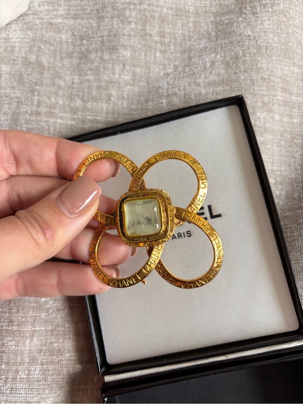 Authentic CHANEL 1996 Gripoix stone gold plated brooch - Picture 3 of 11